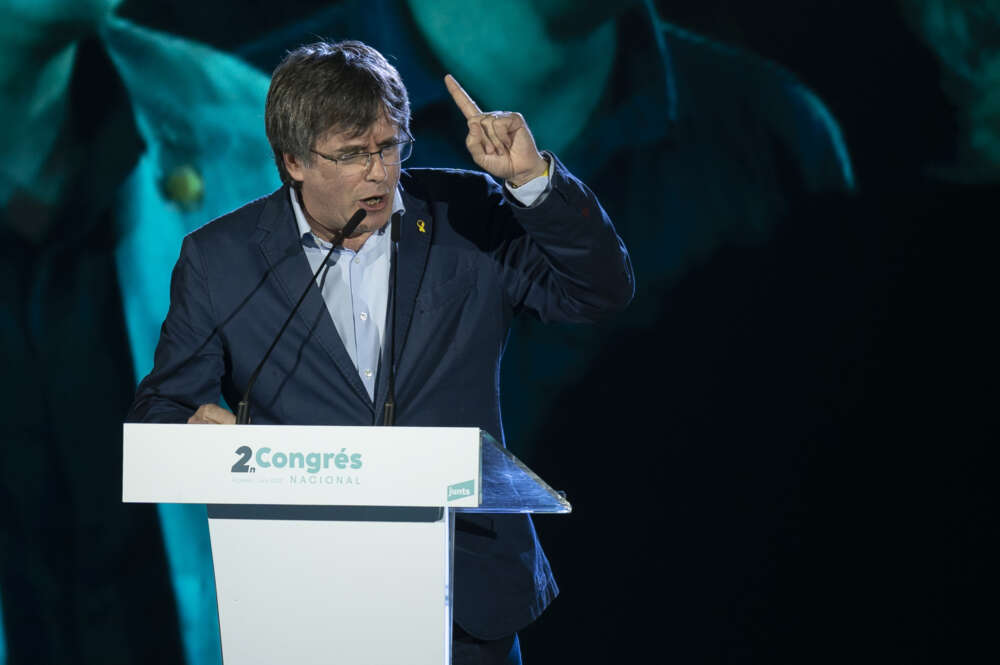 ARGELERS (FRANCIA), 04/06/2022.- Carles Puigdemont da un discurso en el ámbito del segundo congreso de JxCat celebrado este sábado en Argelers, en el sur de Francia. EFE/David Borrat