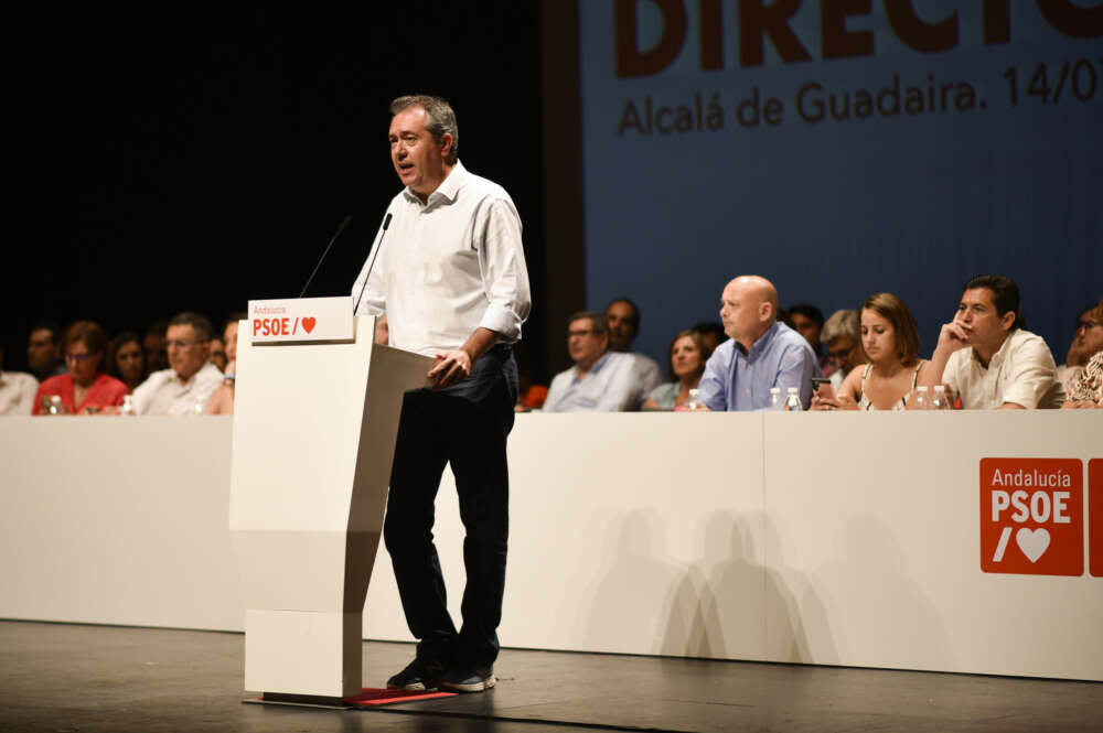 Juan Espadas, secretario general del PSOE andaluz, durante su intervención en el Comité Director celebrado en Alcaldá de Guadaíra (Sevilla), este jueves.