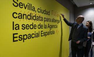 El alcalde de Sevilla, Antonio Muñoz, ha celebrado que la ciudad haya sido elegida para albergar la sede de la Agencia Espacial Española (AEE) y se convierta así en el "epicentro" de este sector a nivel español y en una referencia "europea y mundial". EFE/ David Arjona.