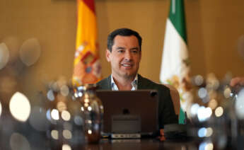 Juan Manuel Moreno Bonilla, durante la celebración de un consejo de Gobierno en el Palacio de San Telmo.