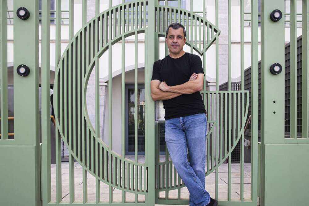 El fundador de Virus Total y artífice de la apuesta de Google por Málaga, Bernardo Quintero, posa en la puerta del nuevo Centro de Ciberseguridad de Google, durante la entrevista con la Agencia EFE. EFE/ Jorge Zapata