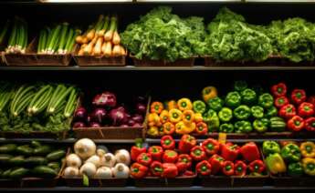 Un estante repleto de frutas y verduras. Foto: Servimedia.