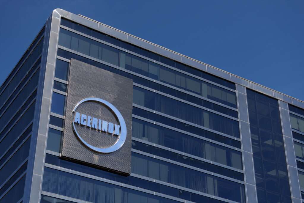 Fachada del edificio de Acerinox, a 5 de abril de 2023, en Madrid (España).