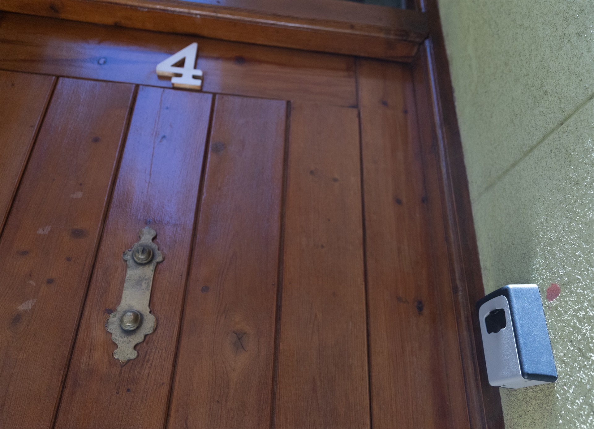 Caja de seguridad para las llaves de una piso de alquiler turístico, a 17 de junio de 2024.