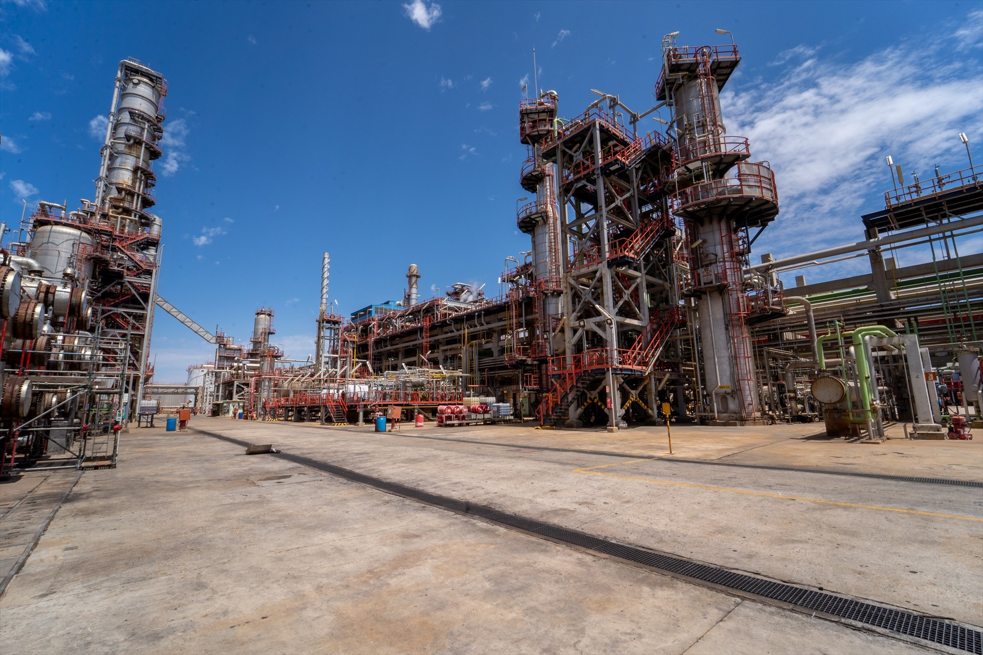 Detalle de las instalaciones de Cepsa en el Parque Energético de La Rábida (Huelva).