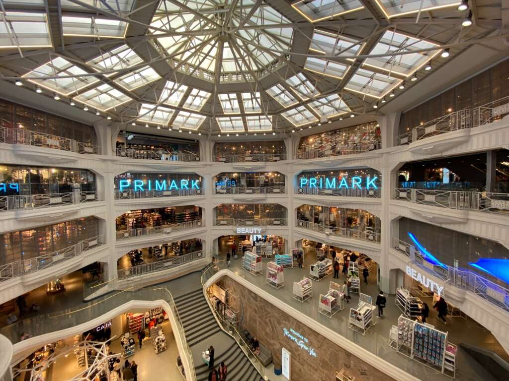 Primark refuerza su equipo en Andalucía para afrontar la campaña navideña. Foto: Eduardo Parra / Europa Press