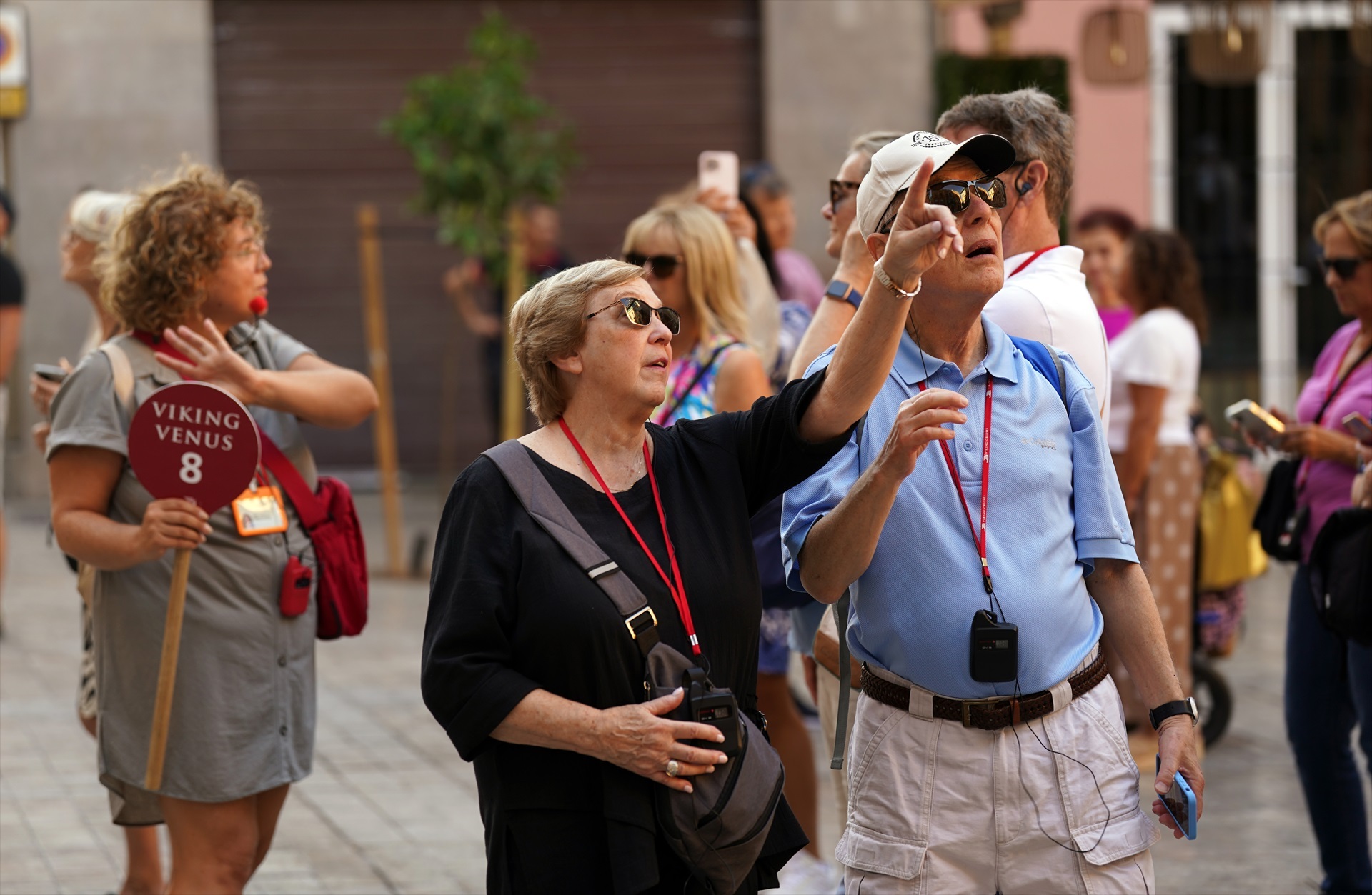 (Foto de ARCHIVO) Turista visitando la ciudad. A 27 de septiembre de 2024, en Málaga (Andalucía, España). Como cada año, este 27 de septiembre se celebra el Día Mundial del Turismo, por lo que la entidad internacional ONU Turismo invita a todos los sectores implicados en este ámbito económico a participar de esta celebración de carácter internacional. En la ciudad de Málaga, 34 museos, centros expositivos y monumentos se unirán a esta efeméride dentro de una programación que contará tanto con jornadas de puertas abiertas como con visitas guiadas gratuitas. Álex Zea / Europa Press 27/9/2024