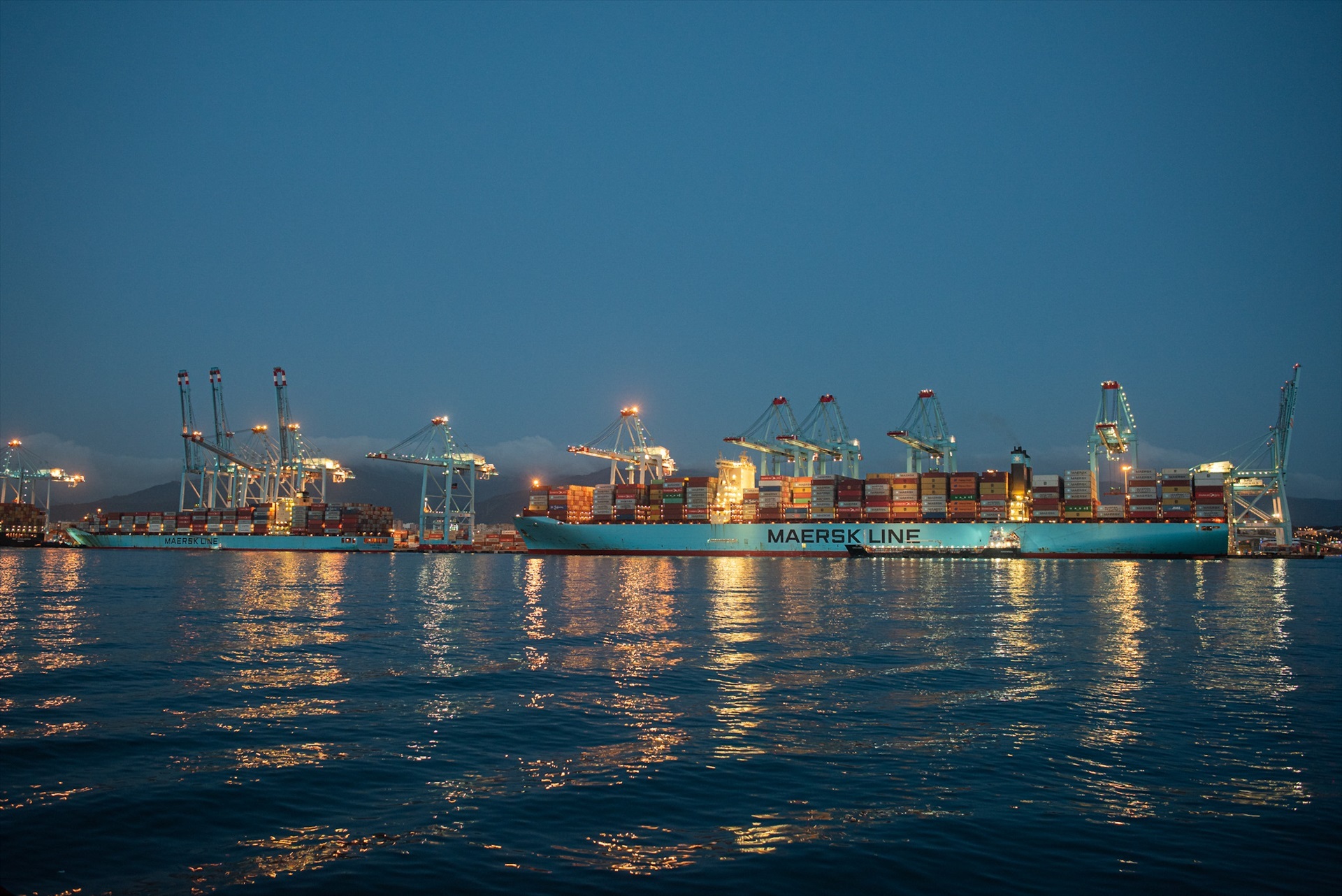 Los buques Maersk Denver y Mary Maersk, en la terminal de APM en el puerto de Algeciras.