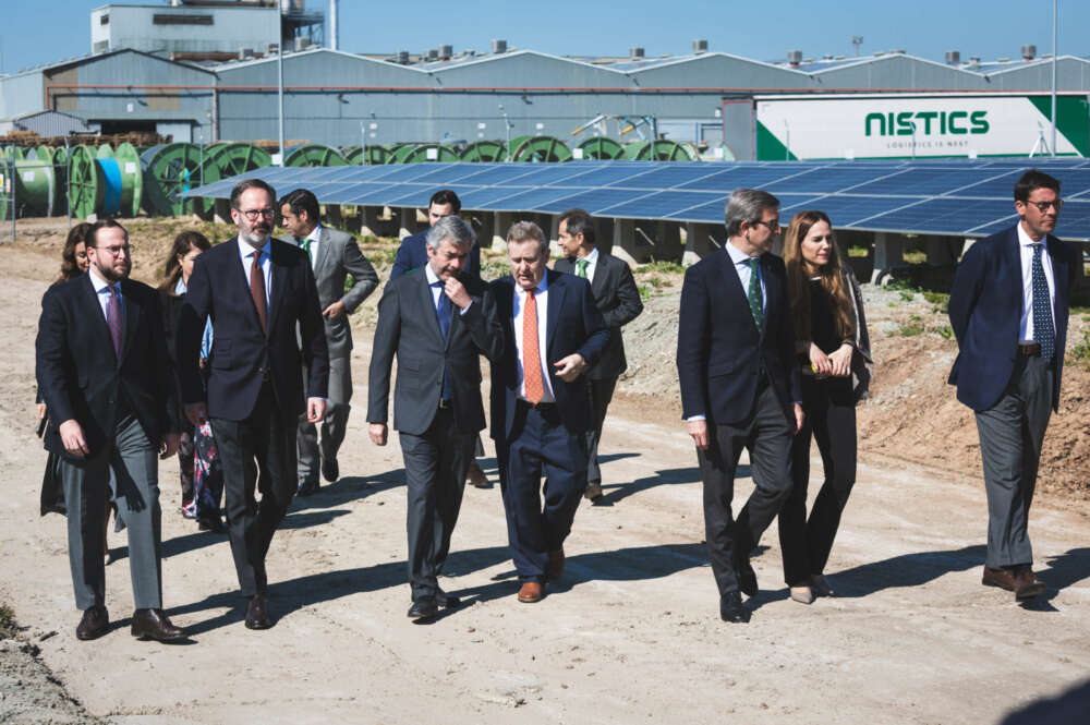Instalaciones de Cunext Copper en Córdoba, durante una visita del consejero de Industria, Energía y Minas de la Junta de Andalucía, Jorge Paradela.