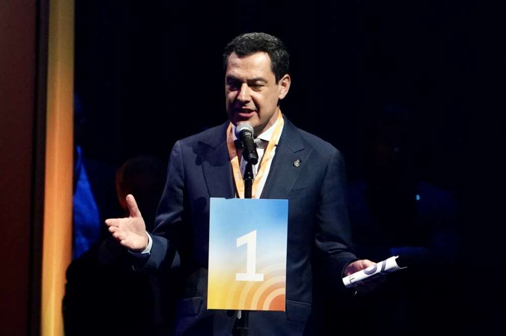 El presidente de la Junta de Andalucía, Juanma Moreno, en la clausura del congreso del Partido Popular Europeo (PPE), a 30 de abril de 2025, en Valencia.