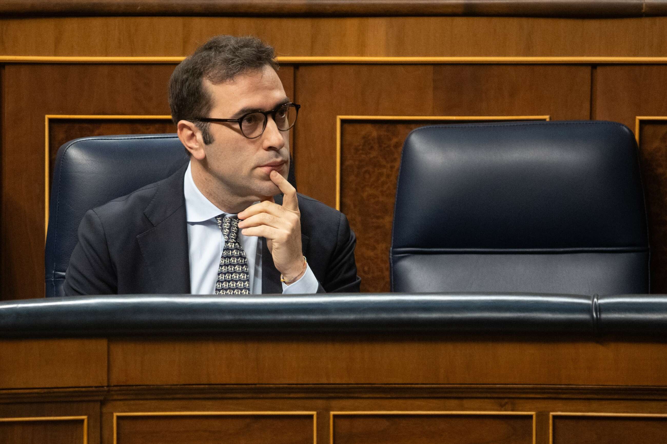 El ministro de Economía, Comercio y Empresa de España, Carlos Cuerpo, durante una sesión plenaria en el Congreso de los Diputados.