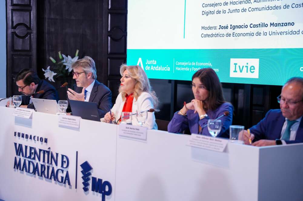 Luis Alberto Marín, Carolina España, Ruth Merino y Juan Alfonso Ruiz, consejeros de Economía y Hacienda de Murcia, Andalucía, Comunidad Valenciana y Castilla-La Mancha, durante la presentación de un informe del Ivie.