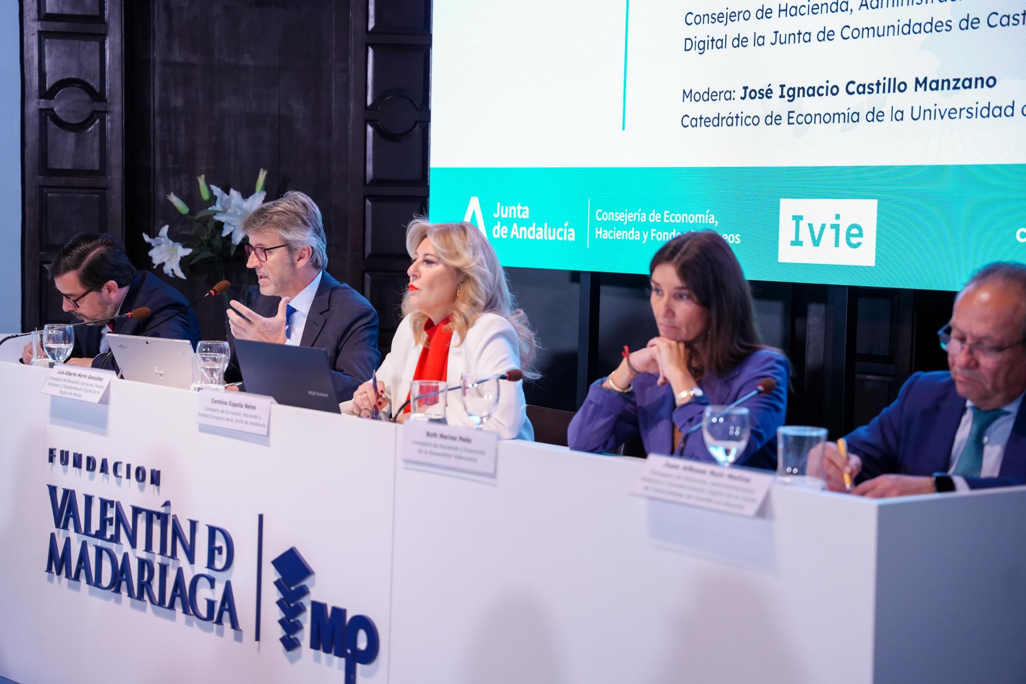 Luis Alberto Marín, Carolina España, Ruth Merino y Juan Alfonso Ruiz, consejeros de Economía y Hacienda de Murcia, Andalucía, Comunidad Valenciana y Castilla-La Mancha, durante la presentación de un informe del Ivie.
