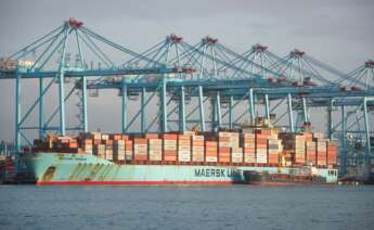 Buques de Maersk llegan al puerto de Algeciras, provenientes del canal de Suez.