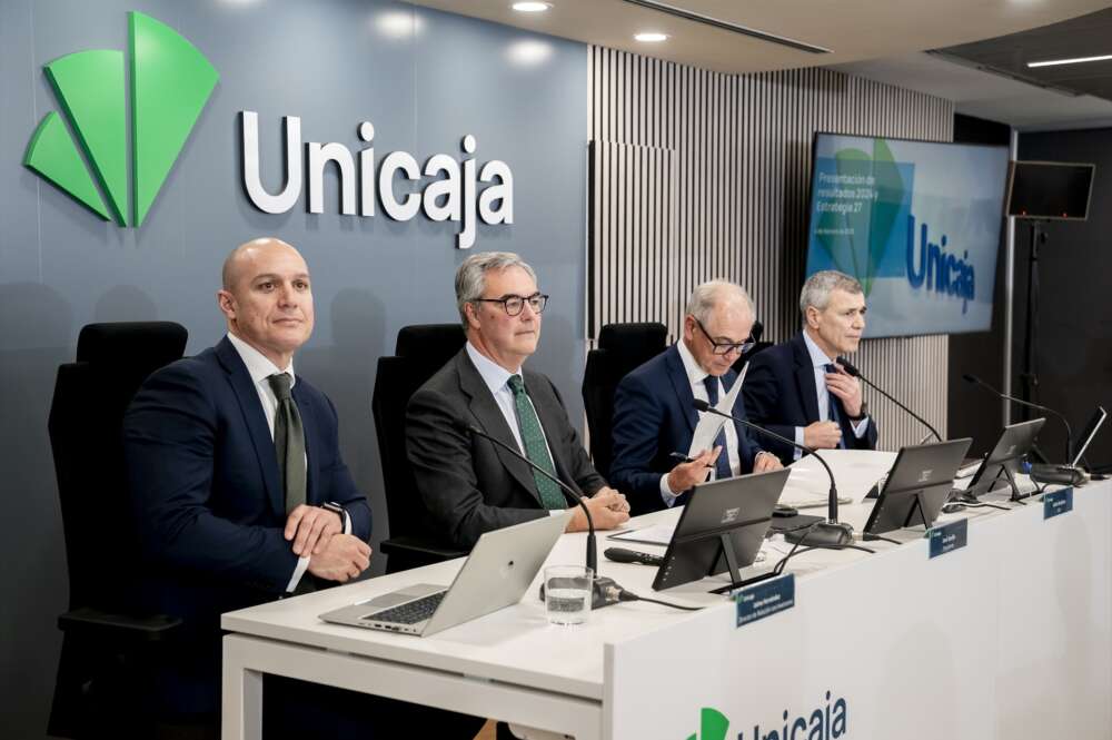 El presidente de Unicaja, José Sevilla, y el CEO de la entidad, Isidro Rubiales, en la presentación de los resultados del cuarto trimestre de 2024 de Unicaja.