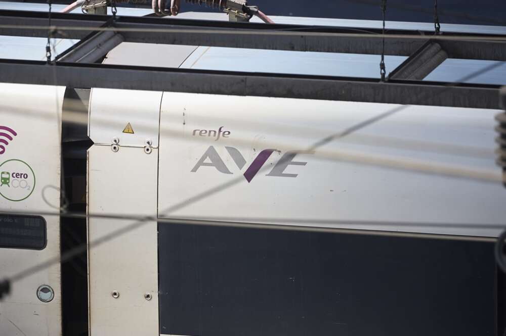 Un tren en la estación de trenes Puerta de Atocha-Almudena Grandes