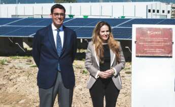 Dámaso Quintana y Aurora Gracia de los Ríos, presidente y vicepresidenta, respectivamente, de Cunext Copper, durante la inauguración de su nueva planta solar fotovoltaica