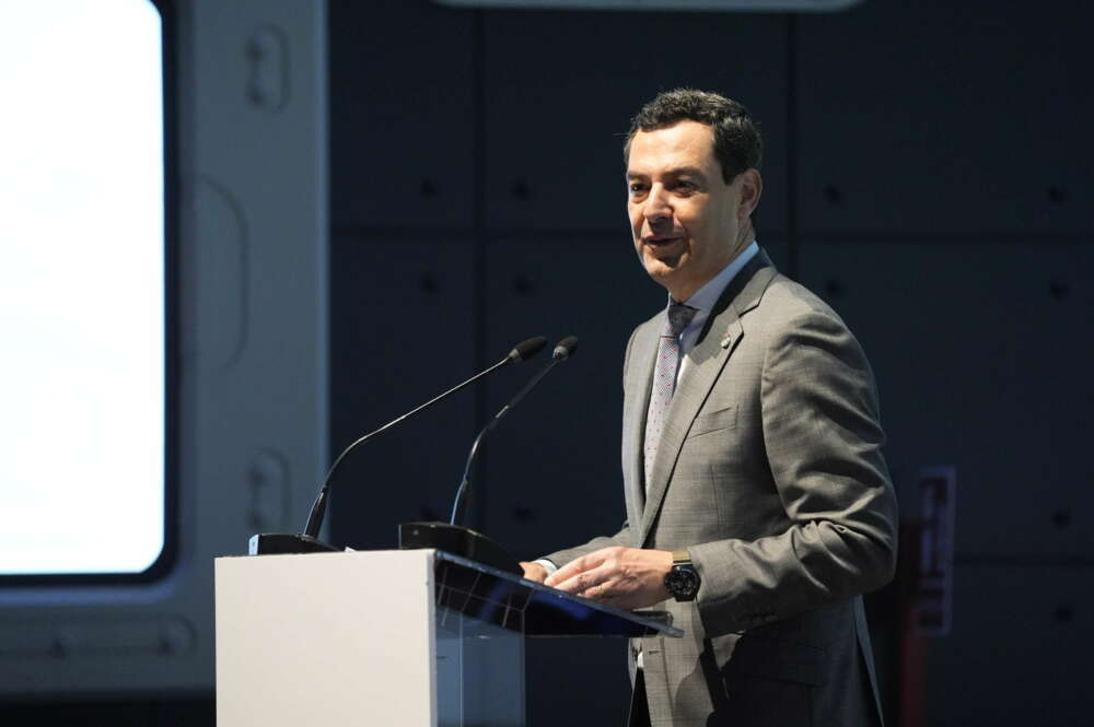 El presidente de la Junta, Juanma Moreno, durante la inauguración del congreso de la Asociación Internacional de Desalación y Reutilización (IDRA).