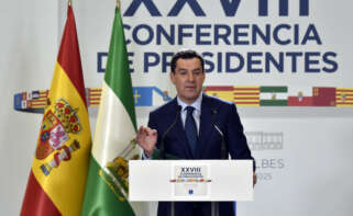 El presidente de la Junta de Andalucía, Juanma Moreno, durante una rueda de prensa tras la XXVIII Conferencia de Presidentes.
