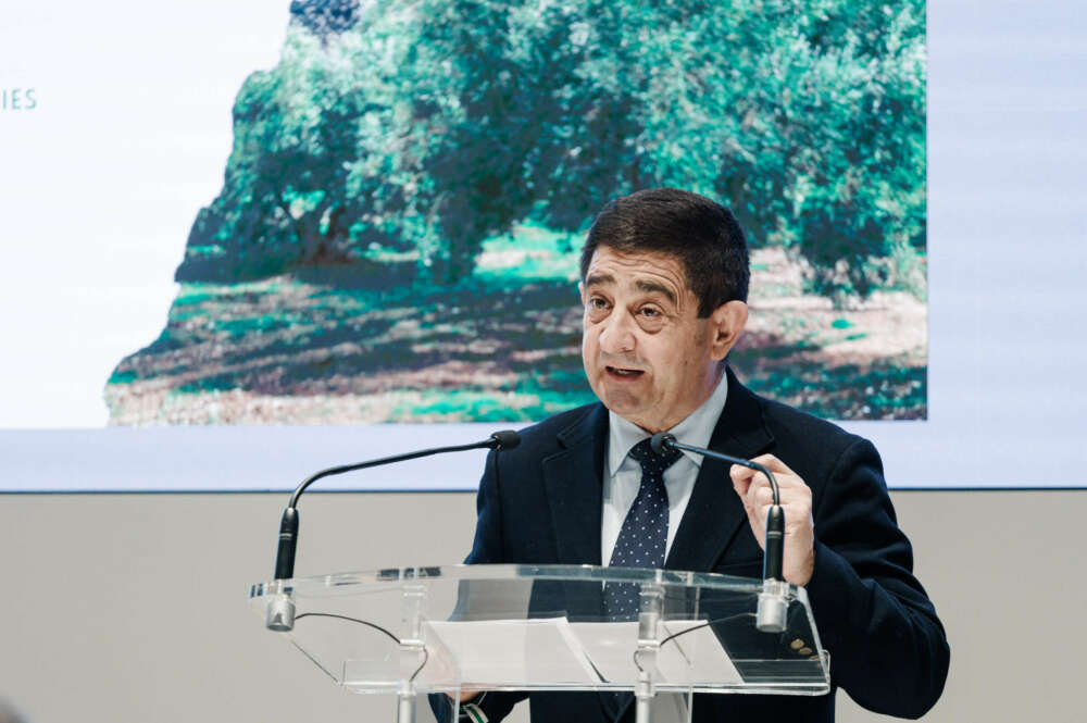 El presidente de la Diputación de Jaén y de Ferias Jaén, Francisco Reyes, durante la XXII Feria Internacional del Aceite de Oliva e Industrias Afines (Expoliva).