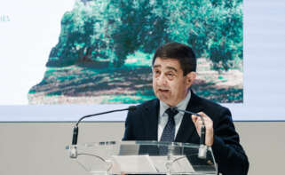 El presidente de la Diputación de Jaén y de Ferias Jaén, Francisco Reyes, durante la XXII Feria Internacional del Aceite de Oliva e Industrias Afines (Expoliva).