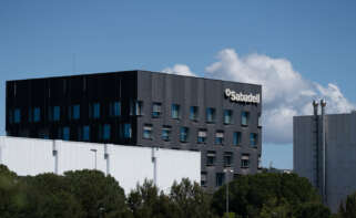 Exterior de la sede de Banco Sabadell, en Barcelona.