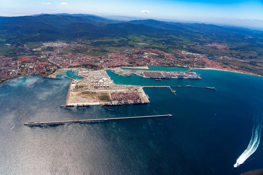 Vista aérea de la terminal de CMA CGM y HMM en el Puerto de Algeciras.