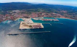 Vista aérea de la terminal de CMA CGM y HMM en el Puerto de Algeciras.