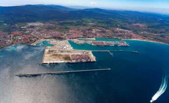 Vista aérea de la terminal de CMA CGM y HMM en el Puerto de Algeciras.