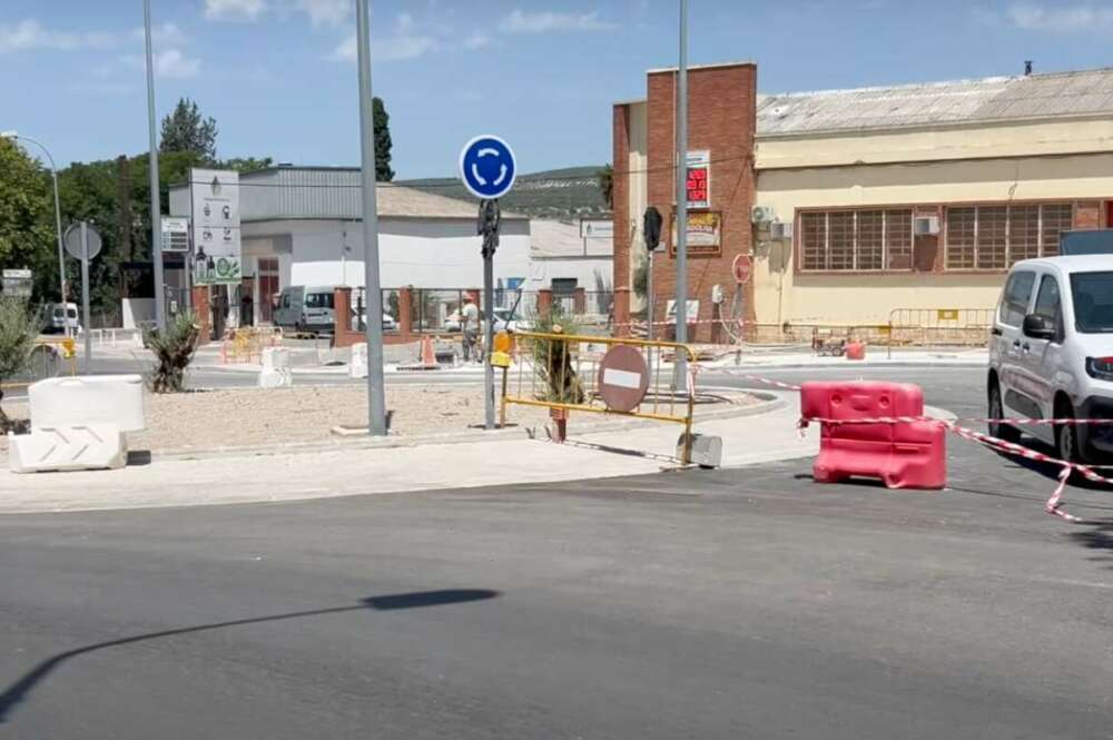 Nueva rotonda de la Avenida de la Infancia en Lucena (Córdoba)
