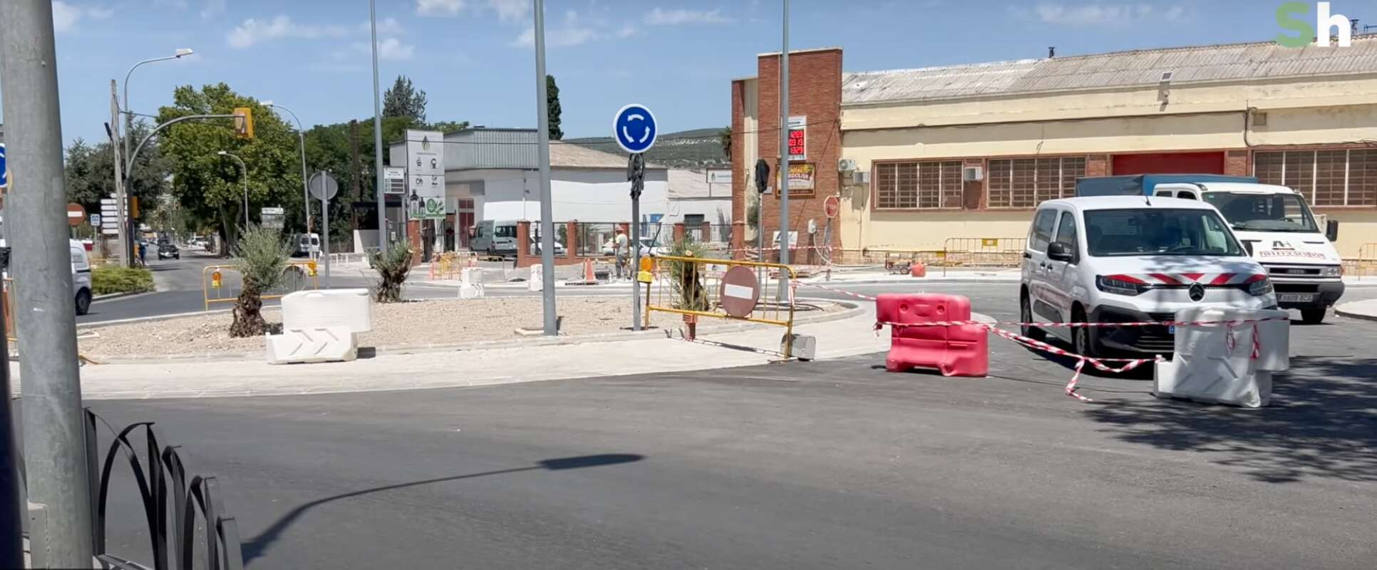 Nueva rotonda de la Avenida de la Infancia en Lucena (Córdoba)