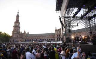 Imágenes de un concierto en Icónica Fest 2025 en la Plaza de España