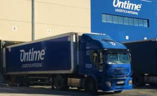 Camión saliendo de las instalaciones de Ontime