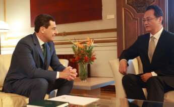 Juanma Moreno junto al embajador de Japón Takahiro Nakamae