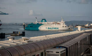 Vista del un buque de Baleària en el puerto de Algeciras durante la operación salida de la Operación Paso del Estrecho (OPE) 2025.