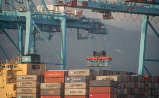 Buques de Maersk en la terminal del Puerto de Algeciras.