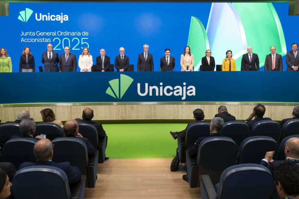Accionistas de Unicaja durante su junta general de 2025.