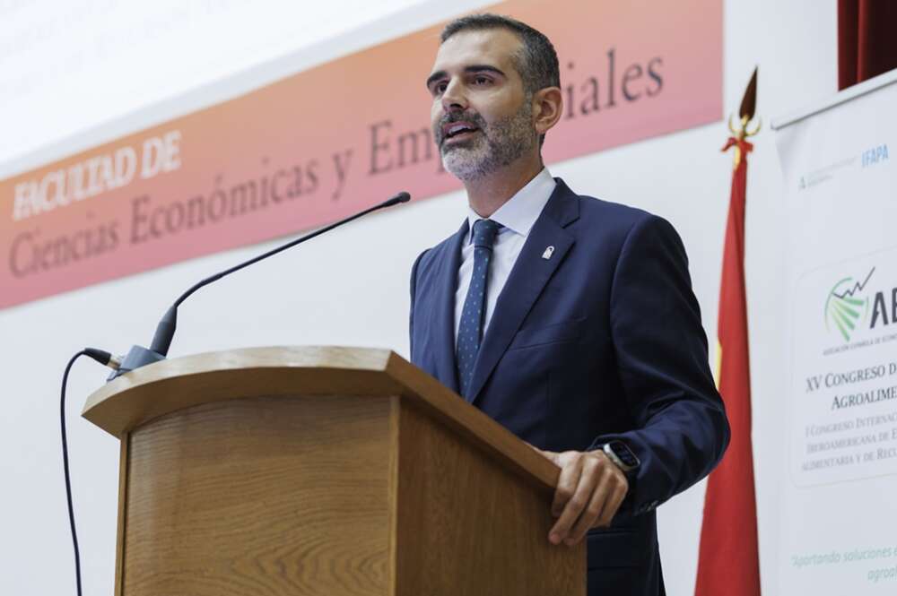 El consejero de Agricultura, Pesca, Agua y Desarrollo Rural de la Junta de Andalucía, Ramón Fernández-Pacheco
