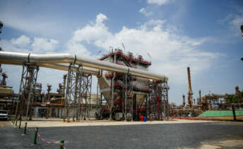 Imágenes de la factoría de Moeve en Palos de la Frontera (Huelva).