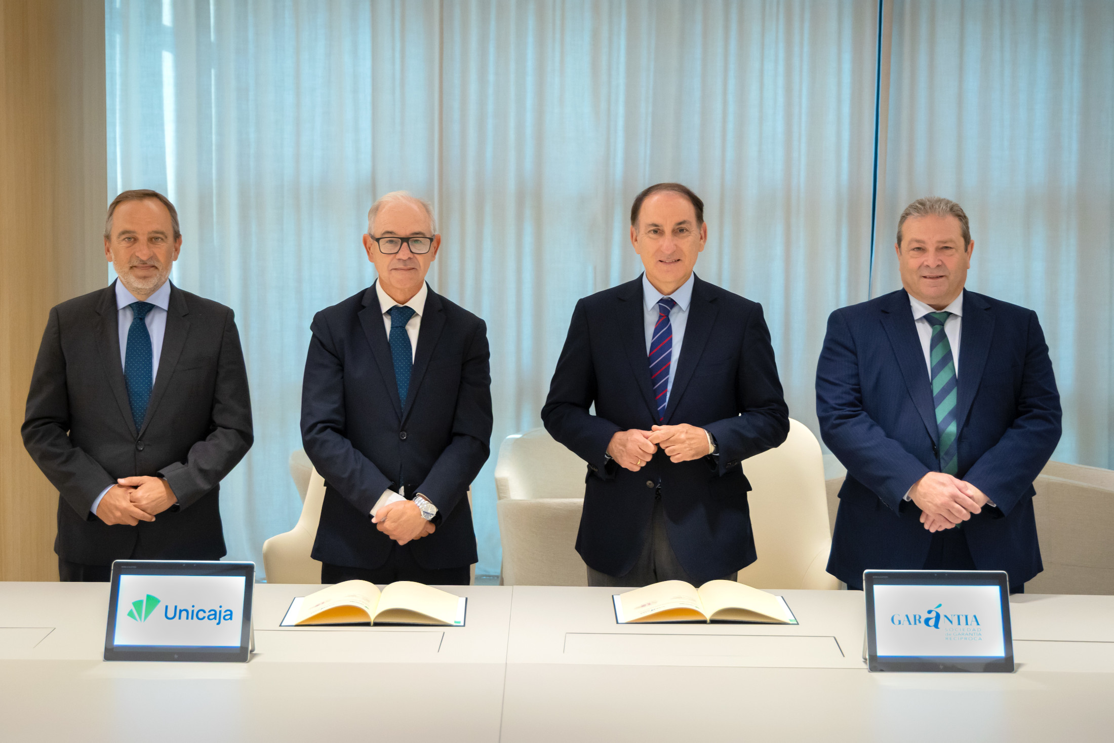 Firma del convenio. Foto: Unicaja.