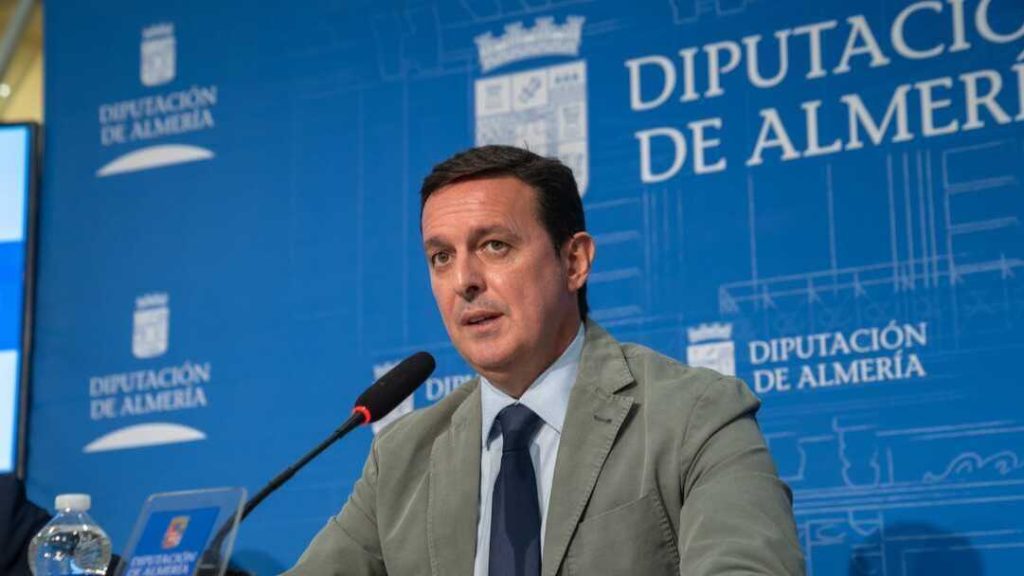 Su renuncia busca facilitar la normalidad institucional mientras se centra en su defensa legal por el caso mascarillas