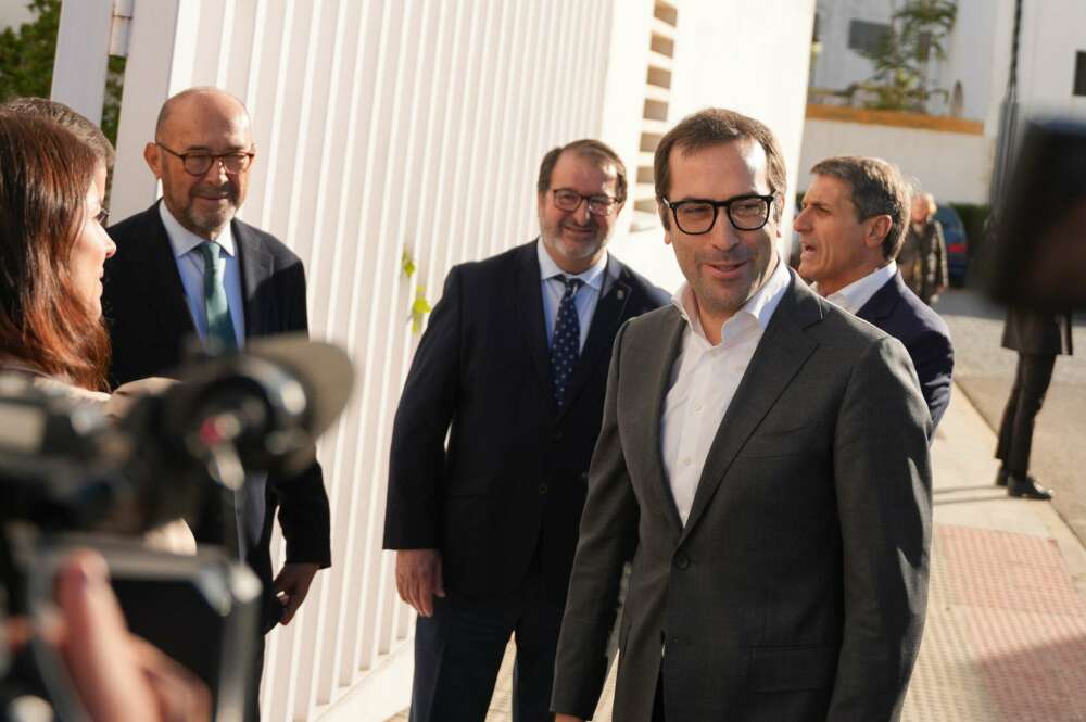 El ministro de Economía, Comercio y Empresa, Carlos Cuerpo, a su llegada a un acto en Carmona (Sevilla).