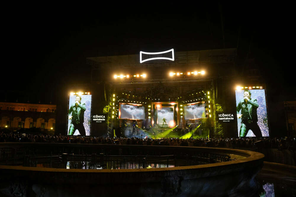 El artista Chayanne durante su concierto en el Icónica Santalucía Fest.