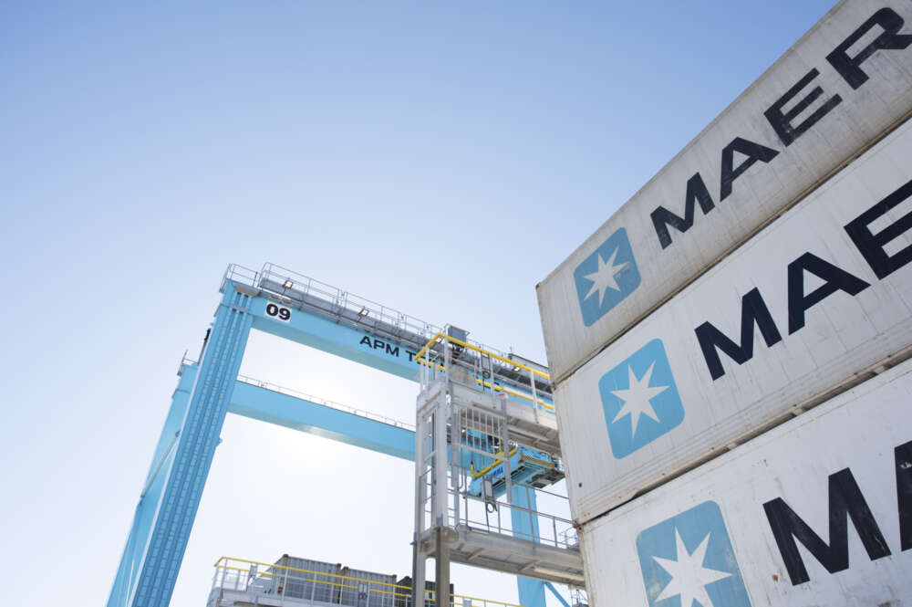 Contenedores de Maersk en la terminal de Algeciras.