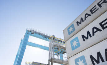 Contenedores de Maersk en la terminal de Algeciras.
