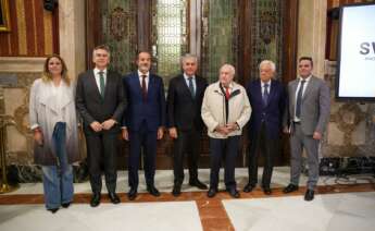 Las diferentes personalidades que han firmado el manifiesto para el acuerdo entre Sevilla y Estados Unidos