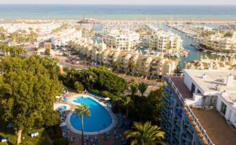 Vista aérea de un hotel en Benalmádena (Málaga).