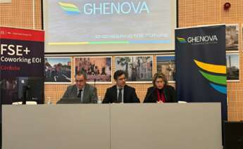 Federico Álvarez y Daniel Hernanz, director de la oficina de Ghenova en Córdoba y director de desarrollo de negocio de la compañía, respectivamente, junto a Ana María García, presidenta de MetalCórdoba.