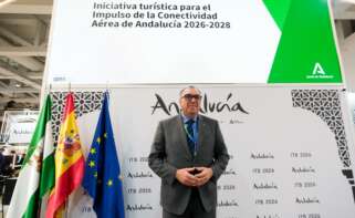 El consejero de Turismo de la Junta de Andalucía, Arturo Bernal, presenta la estrategia de conectividad aérea de Andalucía 2026-2028 en la ITB de Berlín.