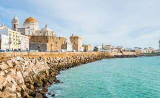 La nueva infraestructura permite que los cruceros se conecten a la red eléctrica en puerto, reduciendo emisiones contaminantes, ruido y consumo de combustibles fósiles durante su estancia en el Muelle Alfonso XIII